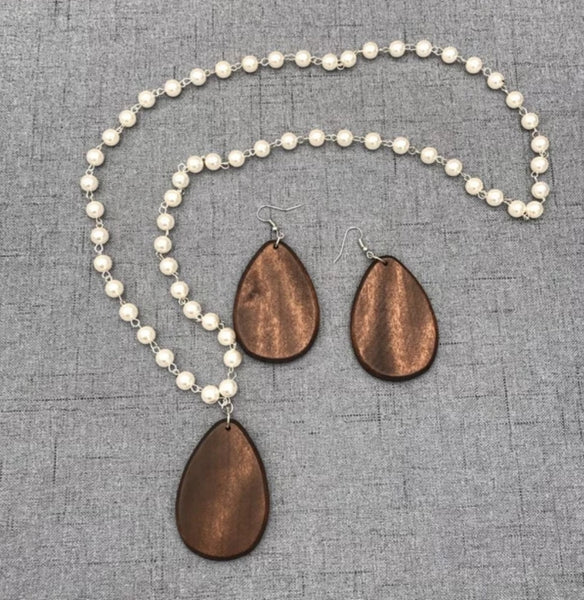 Wood pendant necklace and earring set